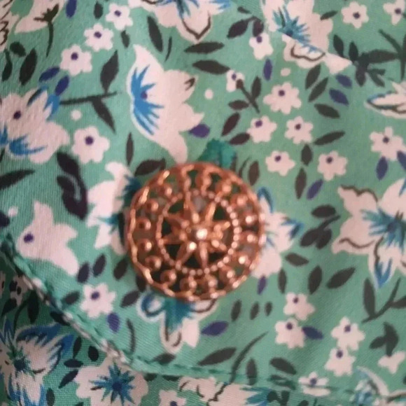 Leslie Fay floral short-sleeve pleated maxi dress in soft green - Picture 6 of 8